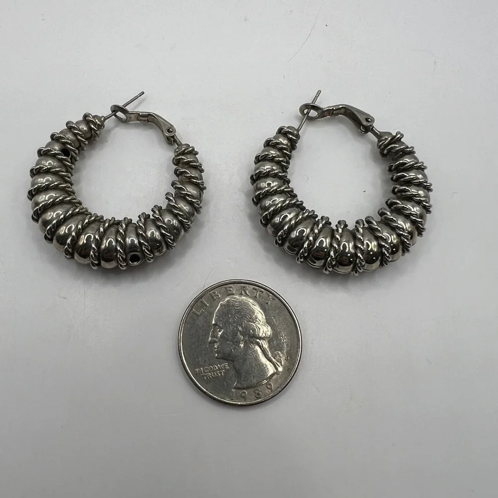 Scalloped Hoop Pierced Earrings Silver Tone‎ Rope Wrapped